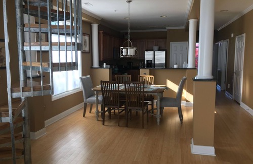 Mount Mourne Condo | Impressive Lake Norman Waterfront Penthouse with Spa & Pool