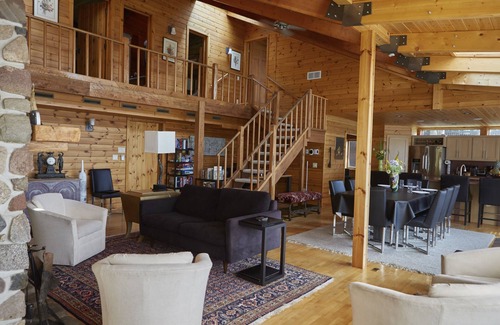 Merrifield House | Tranquil Lake Retreat with Ocean View and Spa Amenities