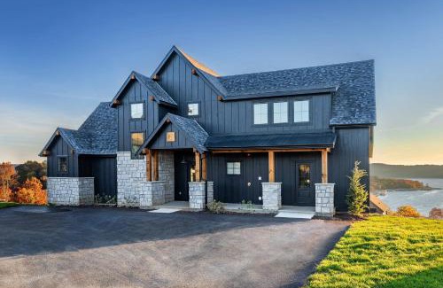 Kimberling City House | Scenic Lakefront Lodge with Free Canoes and Exciting Amenities