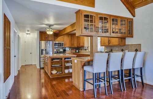 Lakeport House | Beautiful Lakefront Home with Private Dock & Breakfast