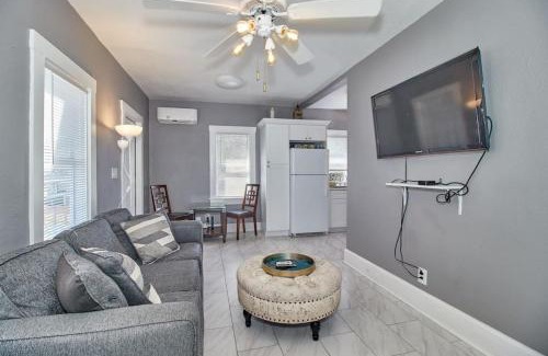 Oakford Park House | Stylish Loft Apartment in Centrally Located Tampa