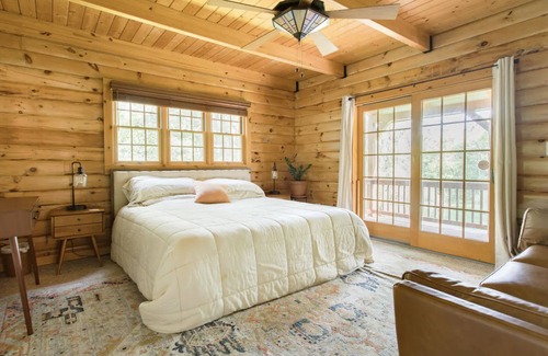Warwick Cabin | Idyllic Log Cabin Retreat with Private Lake & Pool Access