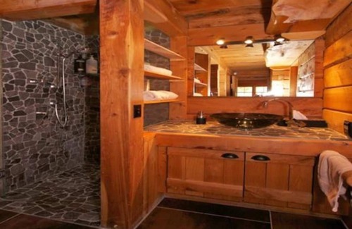 Ohakune Cottage | Enchanting Log Cabin with Outdoor Bath & Scenic Mountain Views