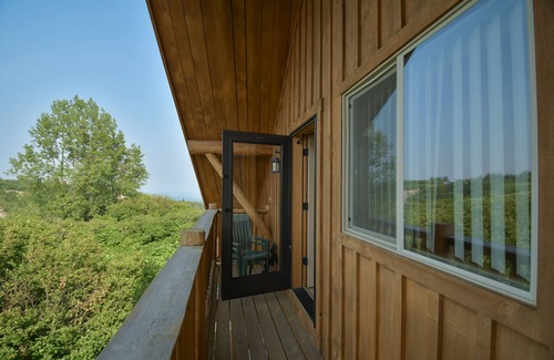 Homer House | Inviting Log Home with Ocean View, Hot Tub & Fire Pit