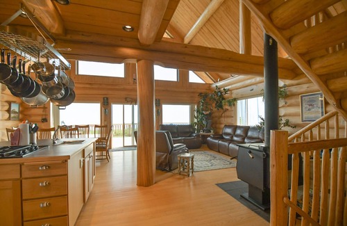 Homer House | Inviting Log Home with Ocean View, Hot Tub & Fire Pit