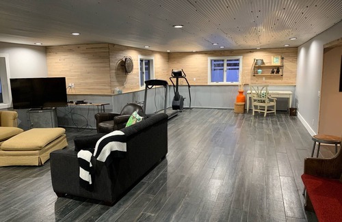 Forest Hills House | Exquisite Lower Level Apartment Retreat with Lake View