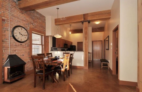 Downtown Victoria Condo | Newly Listed Oceanfront Condo in Old Town Victoria