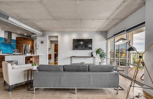 Roosevelt Condo | Stylish Downtown Condo with Amazing Views and Great Amenities