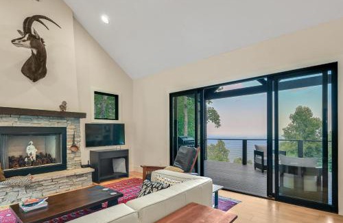 Mill Spring House | Modern Mountain Retreat with Hot Tub & Family-Friendly Vibes