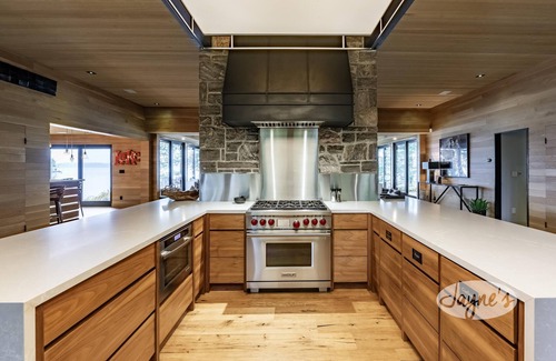 Minett Cottage | Modern Muskoka Masterpiece with Dockside Cabana & Ocean View
