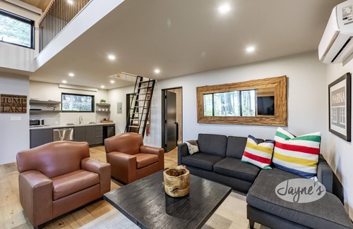 Minett Cottage | Modern Muskoka Masterpiece with Dockside Cabana & Ocean View