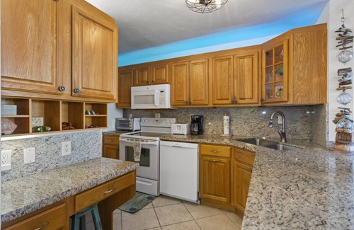 Key Largo Apartment | Exceptional Moon Bay Condo with Heated Pool and Ocean View