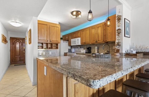 Key Largo Apartment | Exceptional Moon Bay Condo with Heated Pool and Ocean View