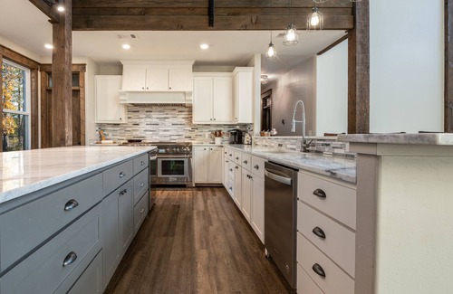 Gowen Cabin | Premier Mountain Lodge on Private Lake - Perfect for Groups