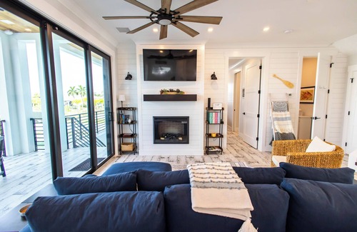 Cudjoe Gardens House | Gorgeous new build on Cudjoe Marina Basin with 80 ft boat dock and private pool