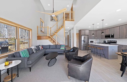 Lake Placid House | New Build Escape at Whiteface Club & Resort with Lake Views