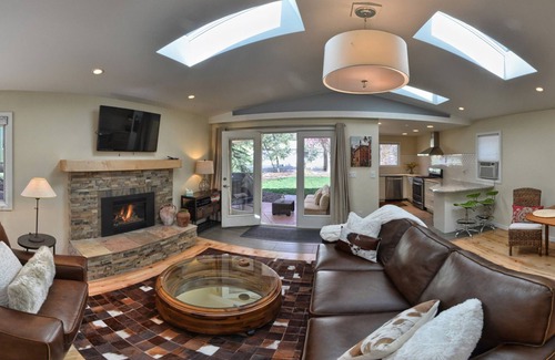 Broadmoor Cottage | Beautiful Canyon Cottage Near Broadmoor & Scenic Trails