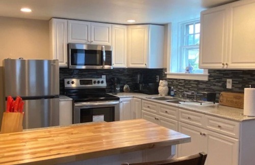 Gloversville Apartment | Beautifully Renovated Apartment with Lake View & Spa