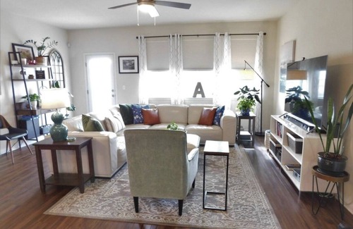 Manor House | Inviting New Home with 6 Beds, Perfect for Crews