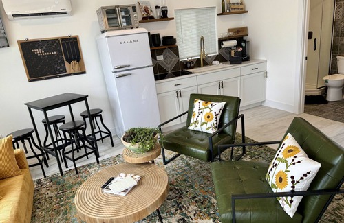 Geneva House | Newly Built Guesthouse in Vibrant Downtown Geneva - 10/10!