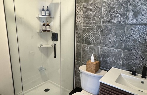 Geneva House | Newly Built Guesthouse in Vibrant Downtown Geneva - 10/10!
