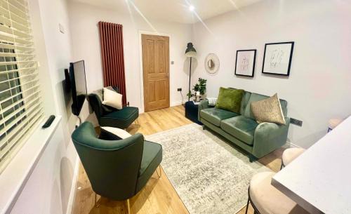 Uplands Apartment | Recently Renovated 2 Double Bed Flat - Rated 9.3/10!