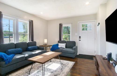 South Bend House | Superb Notre Dame Retreat with Comfy Beds & Free WiFi