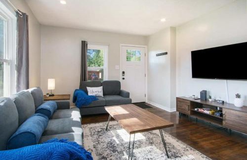 South Bend House | Superb Notre Dame Retreat with Comfy Beds & Free WiFi