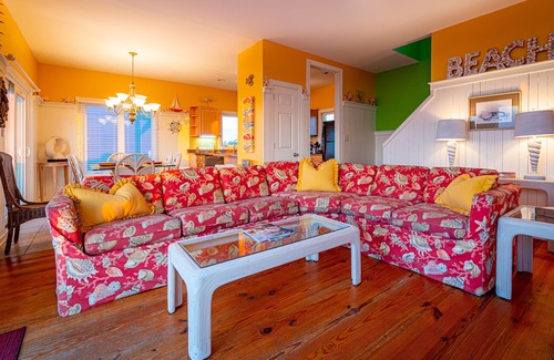 Emerald Isle Cottage | Oceanfront Beach Cottage: Guest Rated 10/10, Pet Friendly
