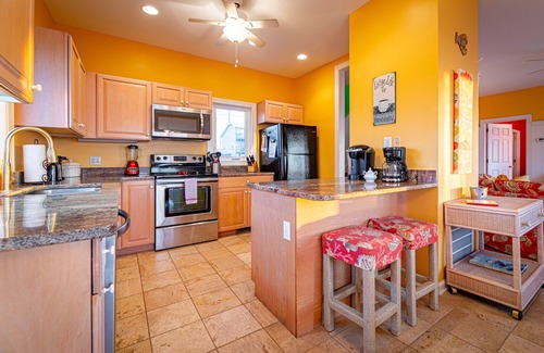 Emerald Isle Cottage | Oceanfront Beach Cottage: Guest Rated 10/10, Pet Friendly