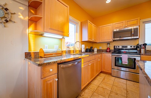 Emerald Isle Cottage | Oceanfront Beach Cottage: Guest Rated 10/10, Pet Friendly