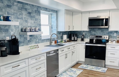 South Patrick Shores Condo | Top-Floor Condo with Breathtaking Ocean Views and Pool
