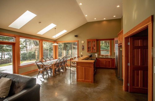 Tofino House | Oceanfront Rancher with Hot Tub, Pool Table & Spa Awaits