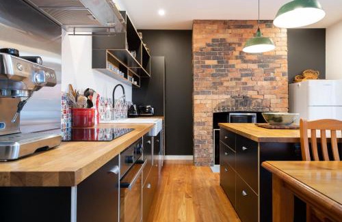 Invermay House | Elegant Escape at Gorgeous on Gleadow - Rated 9/10 by Guests