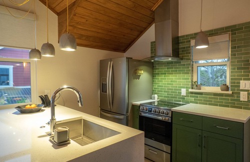 Mueller Apartment | Charming One-Bedroom Apartment with Pool & Spa Amenities