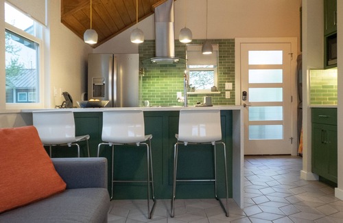 Mueller Apartment | Charming One-Bedroom Apartment with Pool & Spa Amenities