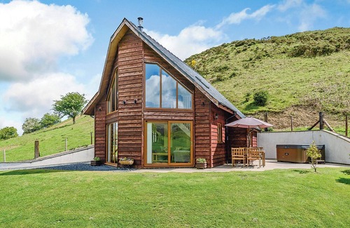 Caersws Ski Chalet | Inviting Two-Storey Lodge with Spa and Hot Tub Amenities