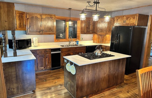Ridgway House | Secluded Ouray Cabin with Mountain Views - Guest Rated 9.8