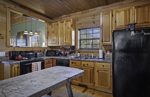 Valley Head Cabin | Experience Breathtaking Mountain Views with a Hot Tub Retreat