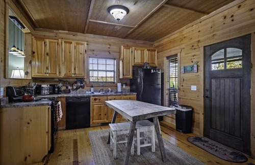 Valley Head Cabin | Experience Breathtaking Mountain Views with a Hot Tub Retreat