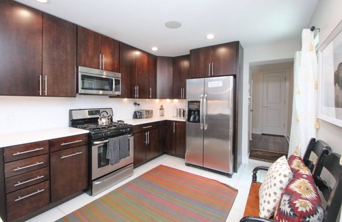 Pennsport House | Ideal Park Front Hotel with Spa & Pet-Friendly Amenities
