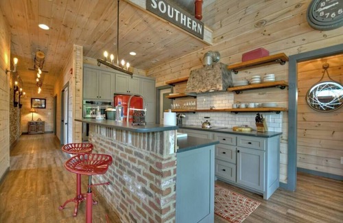 Blue Ridge Apartment | Incredible Downtown Penthouse with Hot Tub & Pet-Friendly