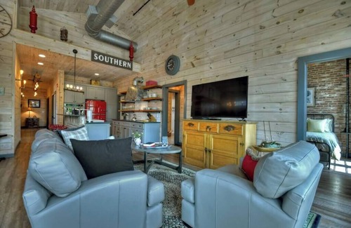Blue Ridge Apartment | Incredible Downtown Penthouse with Hot Tub & Pet-Friendly