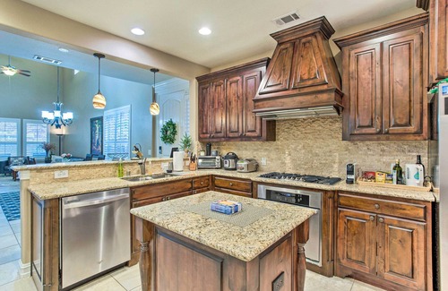 Plano House | Inviting Plano Townhome with Patio, Grill, and Pool Access