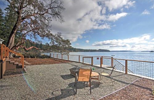 Poulsbo House | Inviting Poulsbo Waterfront Retreat with Oceanfront Spa