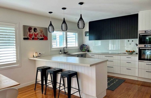 Takapuna House | Relaxing Townhouse by the Sea with Oceanfront Views