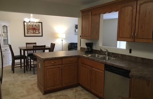 Racine House | Immaculate Ocean View Retreat with Spa & Self Check-In