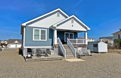 Cape May Court House House | Stylish Bayfront Retreat with Pool and Ocean Views