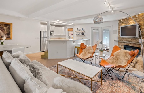 Aspen House | Stylish Aspen Retreat: Walk to Gondola & Enjoy Top Amenities