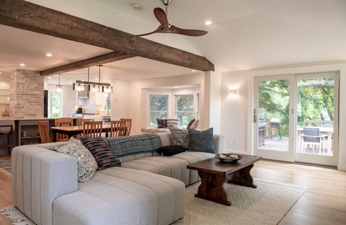 Saunderstown House | Renovated Home with Gourmet Kitchen Near Jamestown & Newport